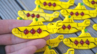 Брошь "Yellow submarine" Брошь "Yellow submarine"